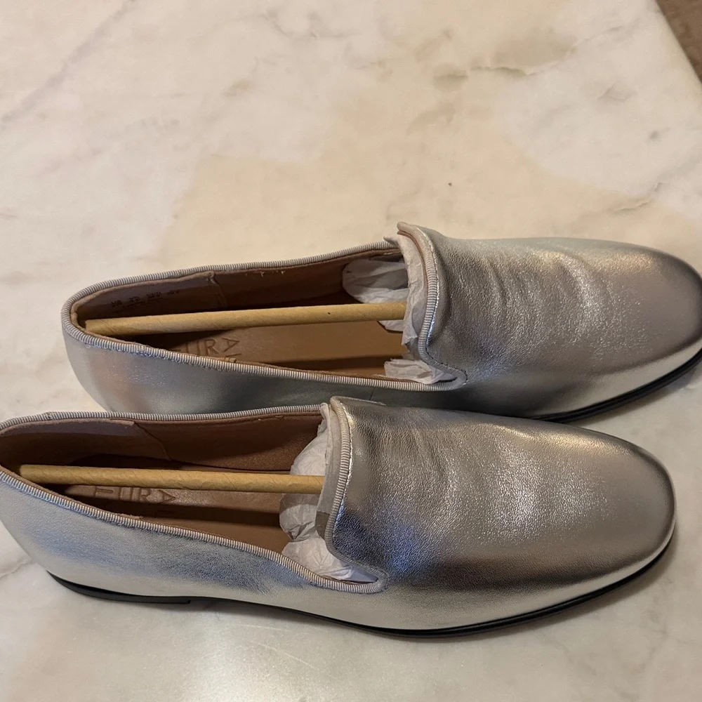 NWT Naturalizer Silver Women's Loafers 8‎